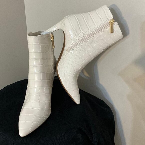 MICHAEL KORS NWOB cream vegan crocodile booties 3.5" heel gold zipper size 7.5 - Picture 4 of 6